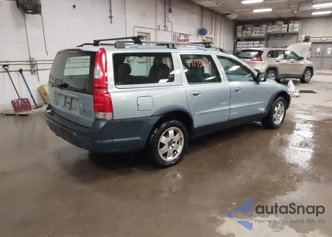 2001 Volvo V70 Xc z USA, uszkodzony, nr VIN YV1SZ58D411003511